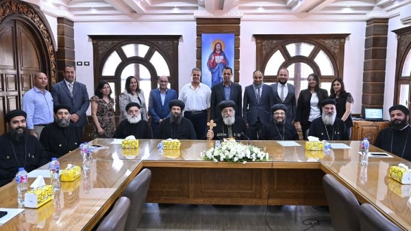 البابا تواضروس يناقش مستقبل المدارس القبطية بالإسكندرية
لقاء تاريخي يجمع البابا تواضروس بمسؤولي التعليم القفطي
مسؤولو المدارس القبطية بالإسكندرية في ضيافة البابا تواضروس
تفاعل كبير خلال لقاء البابا تواضروس مع فرق التعليم القبطي