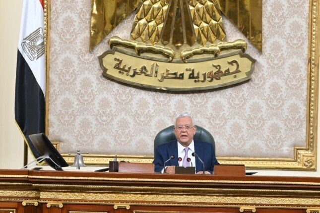 البرلمان يوجه تقارير لجنة الاقتراحات إلى الحكومة
لجنة الاقتراحات تطلب من البرلمان إحالة شكاوى النواب
حكومة جديدة تنتظر تقارير لجنة الاقتراحات من البرلمان
تسليم شكاوى النواب: البرلمان يحيل التقارير إلى الحكومة
البرلمان يسلم الحكومة تقارير لجنة الاقتراحات والشكاوى
تقارير شكاوى النواب تصل الحكومة عبر البرلمان