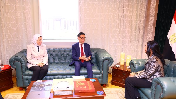 التكامل الإنساني الإقليمي: وزيرة التضامن تؤكد دعم الهلال الأحمر لقطاع غزة