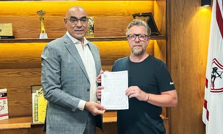 فرانسك موريس مع هشام نصر نائب رئيس نادي الزمالك