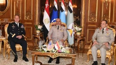 الفريق أحمد خليفة يتواصل مع قائد القيادة المركزية الأمريكية