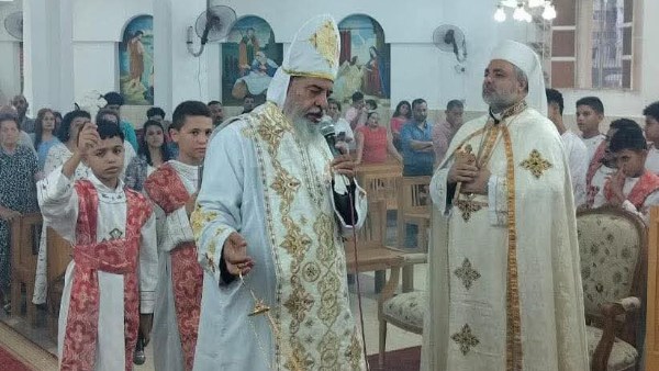 القداس الإلهي في الغردقة بحضور الأنبا عمانوئيل
تحت رعاية الأنبا عمانوئيل، يحيى الأقباط الكاثوليك في الغردقة القداس الإلهي
الاحتفال باليوبيل الفضي للقمص يؤانس أديب وسط أنشطة دينية متميزة
الأبرشية تضيء الغردقة بقداس مهيب يقوده الأنبا عمانوئيل