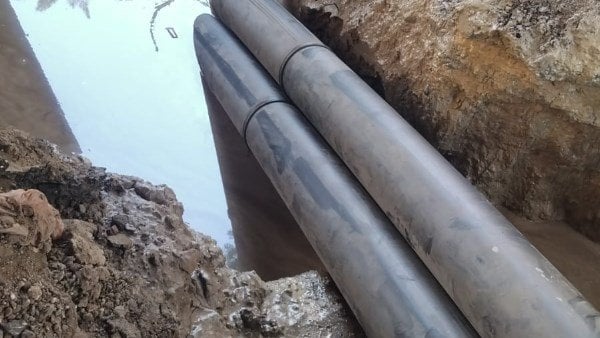 الكهرباء تُعلن عبور كوابل محطة جزيرة الدهب أسفل السكة الحديد تمهيدًا لإطلاق التيار