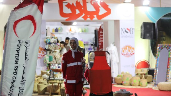الهلال الأحمر يبرز حرف مصر في ديارنا مارينا