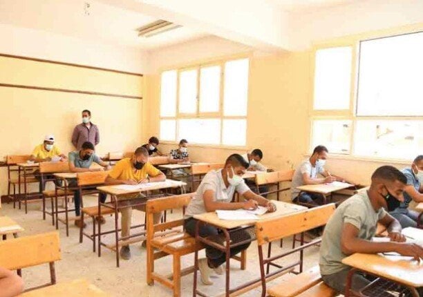 «امتحانات الثانوية العامة 2025».. الشباب يستعدون لآخر مادة غدًا