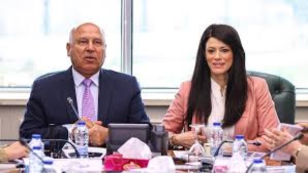 بحث التعاون الصناعي: وزيران يعملان على تعزيز "الصناعة الخضراء" وجذب التمويلات المستدامة
تطوير الصناعة الخضراء: اجتماع وزيري الصناعة والتخطيط حول آليات التكيف مع "CBAM"
آليات جديدة لتعزيز الصناعة: وزيرة التخطيط تلتقي وزير الصناعة لبحث التمويلات الخضراء