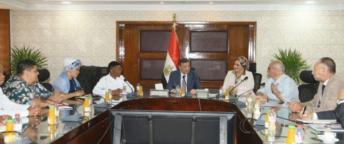 بحث وزير الزراعة مع «نقابة العاملين بالبنوك» بجنوب إفريقيا سبل التعاون المشترك