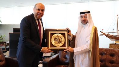 بحث وزير الطيران مع رئيس الإدارة العامة للطيران الكويتي تعزيز التعاون