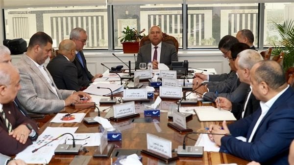 بحث وزير النقل مع «ألستوم» الفرنسية تنفيذ الخط السادس للمترو ومجمع صناعي ببرج العرب