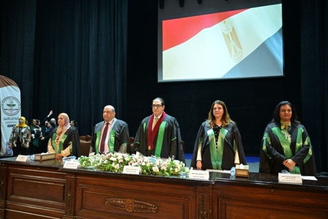 تخريج الدفعة 97 من الطلاب الوافدين في كلية طب الأسنان بحضور رئيس جامعة القاهرة