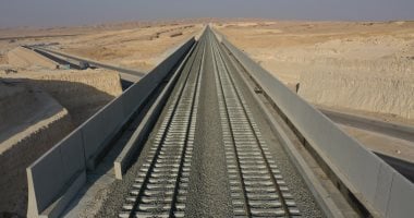 شاهد أعمال تركيب القضبان بمشروع الخط الأول بشبكة القطار الكهربائى السريع