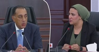 رئيس الوزراء والكاتبة الصحفية هند مختار