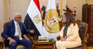 وزيرة التنمية المحلية تتابع مع محافظ شمال سيناء جهود التنمية بالمحافظة