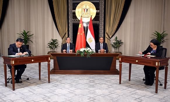 تعزيز التعاون المشترك بين رئيس الوزراء ورئيس مجلس الدولة الصيني