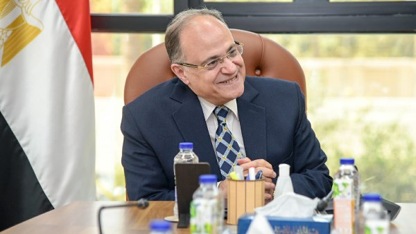 تعزيز التعاون.. رئيس هيئة الدواء المصرية يناقش مع الشركات العالمية توطين الصناعة
اجتماع رسمي.. الدكتور علي الغمراوي يستقبل ممثلي شركات الأدوية العالمية
رئيس هيئة الدواء يبحث توطين الصناعة مع كبرى الشركات العالمية