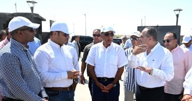 رئيس الوزراء يتفقد محطة التجارب البحثية لتحلية مياه البحر بمدينة العلمين الجديدة