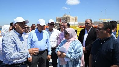 تفقد رئيس الوزراء مشروع الحواجز البحرية لحماية شواطئ الإسكندرية
