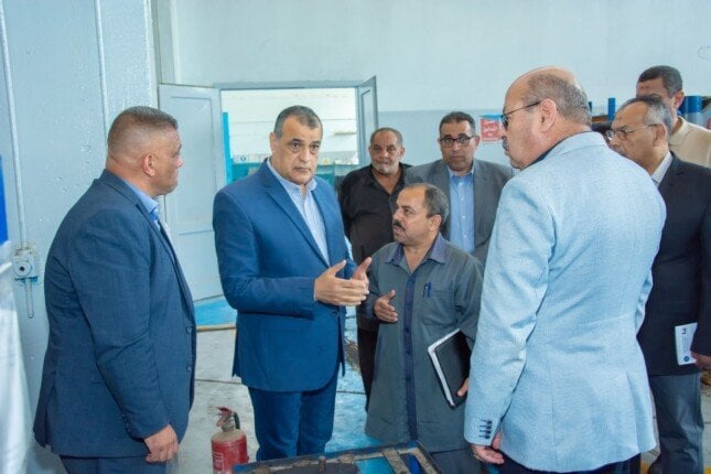 تفقد وزير الدولة للإنتاج الحربي خطوط إنتاج شركة هليوبوليس للصناعات الكيماوية
زيارة وزير الإنتاج الحربي لخطوط إنتاج شركة هليوبوليس للصناعات الكيماوية
الوزير يتفقد خطوط إنتاج شركة هليوبوليس للصناعات الكيماوية
جولة مفاجئة لوزير الدولة للإنتاج الحربي في شركة هليوبوليس للصناعات الكيماوية