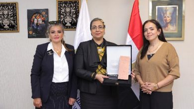 تكريم المستشارة أمل عمار في منتدى الخمسين سيدة الأكثر تأثيرًا