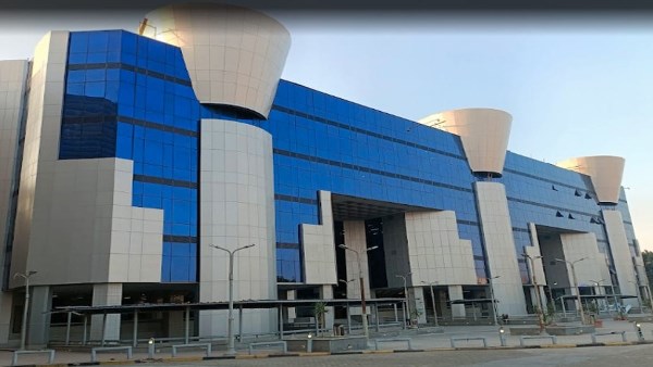 تمديد الاعتماد الدولي لكليّة صيدلة عين شمس حتى 2029
