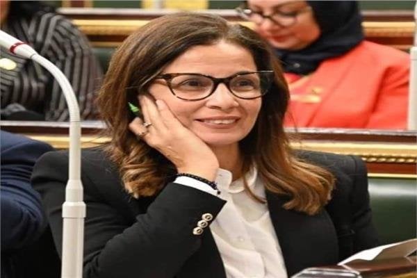 تهنئة رئيس النواب لجيهان زكي بمنحها وسام جوقة الشرف من الرئيس الفرنسي