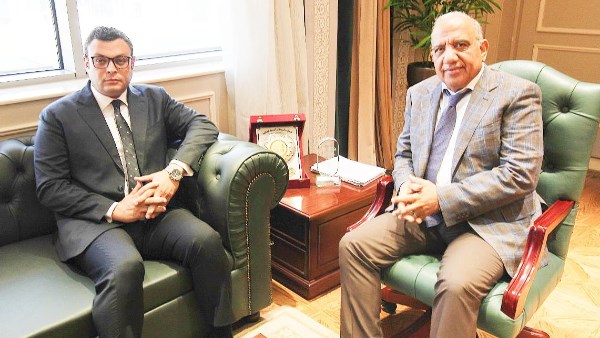 توسع طموح في الطاقة المتجددة بين وزيري الكهرباء والإسكان
بحث وزيران لتعزيز استخدامات الطاقة المتجددة في مصر
اجتماع مهم لوزيري الكهرباء والإسكان حول خطة الطاقة المتجددة
خطط مستقبلية للطاقة المتجددة بحضور وزيرا الكهرباء والإسكان
