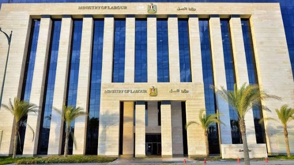 توفير 178 وظيفة جديدة للحدادين والنجارين في الإمارات براتب 1800 درهم