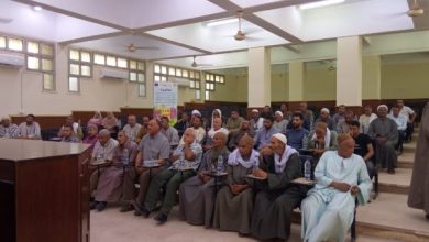 جمع عقود جديدة لمزارعي دوار الشمس والذرة من مدير الزراعة التعاقدية