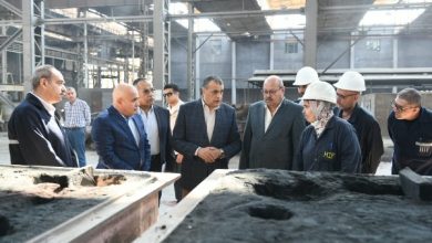 جولة تفقدية مفاجئة.. وزير الإنتاج الحربي يراقب سير العمل في شركة حلوان للمسبوكات
الوزير يتفقد.. متابعة مباشرة لعملية الإنتاج في مصنع 9 الحربي
تفقد جديد.. وزير الإنتاج الحربي يلتقي بفريق عمل شركة حلوان للمسبوكات