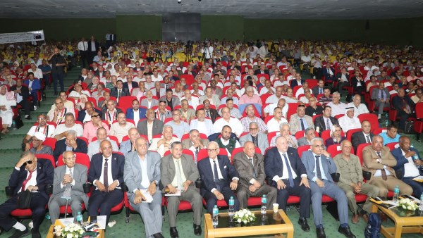 حصاد 10 سنوات كفاح من خلف الزناتي للمعلمين
عرض خلف الزناتي أمام المعلمين نتائج 10 سنوات من الجهود والمسؤولية
خلف الزناتي يتحدث عن 10 سنوات من تحديات المعلمين وصبرهم