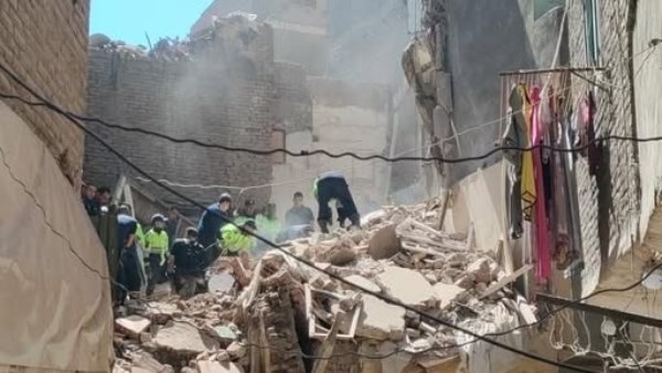 حصيلة مبدئية لوفيات ومصابين في انهيار عقارين بمصر القديمة والساحل