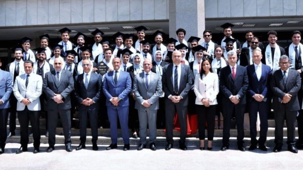حفل تخرج مميز.. وزير الطيران يشهد تخريج دفعة جديدة من طلاب المعهد