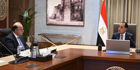 رئيس الحكومة يجتمع برئيس الرقابة المالية لمناقشة ملفات هامة