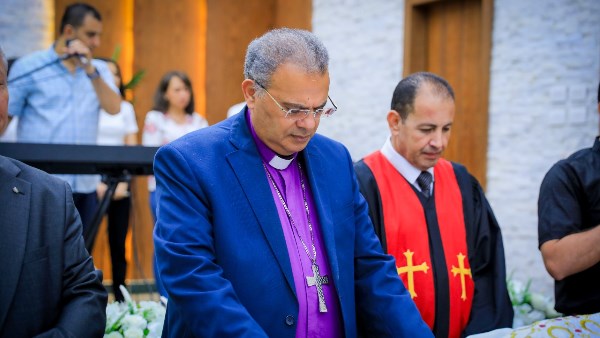رئيس الطائفة الإنجيلية يشارك احتفال الكنيسة بضم أعضاء جدد
الدكتور أندريه زكي يحضر احتفال الكنيسة الإنجيلية بالعمرانية
حضور مميز لرئيس الطائفة الإنجيلية في احتفال ضم أعضاء جدد
احتفال الكنيسة الإنجيلية بالعمرانية يشهد مشاركة رئيس الطائفة