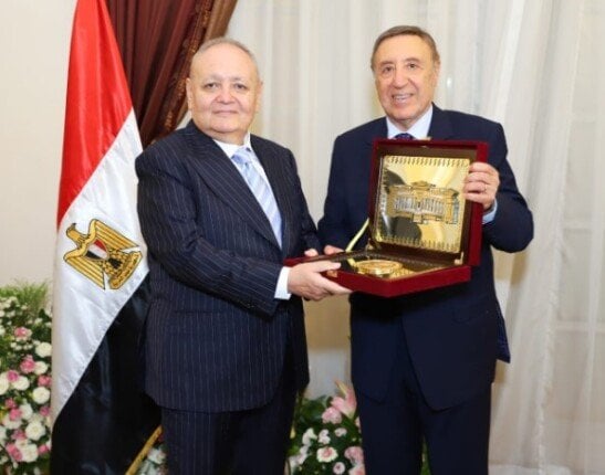 رئيس المحكمة الدستورية يبارك لرئيس مجلس الدولة تسلمه مهام منصبه