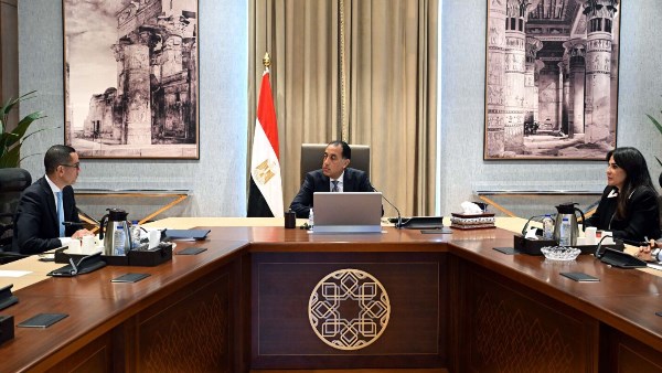 رئيس الوزراء ووزير الاستثمار يناقشان استراتيجيات جذب الاستثمارات وتطوير المناطق الحرة
الاستثمارات في الصدارة: مدبولي والخطيب يتباحثان حول تطوير المناطق الحرة
خطط جديدة: رئيس الوزراء ووزير الاستثمار يتناولان جذب الاستثمارات
اجتماع هام: مدبولي والخطيب يتعاونان لتطوير المناطق الحرة وجذب الاستثمارات