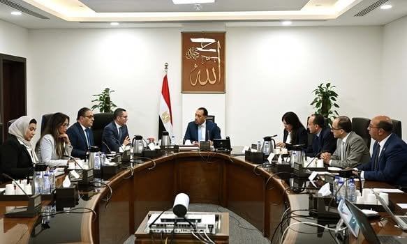 رئيس الوزراء يتابع جهود تطوير الإفراج الجمركي مع وزير الاستثمار