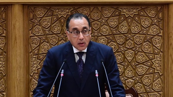 رئيس الوزراء يتخذ قراراً عاجلاً لحماية المواطنين من انقطاع الكهرباء
09/07/2025 09:30 م
تسعى الحكومة جاهدة لمنع قطع الكهرباء في الصيف وعدم اللجوء لتخفيف الأحمال كما حدث سابقاً، حيث وعد رئيس الوزراء المصريين بوجود خطة بديلة في صيف 2025