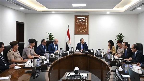 رئيس الوزراء يستعرض الإجراءات المتعلقة بمشروع «مبنى 4» في مطار القاهرة الدولي
