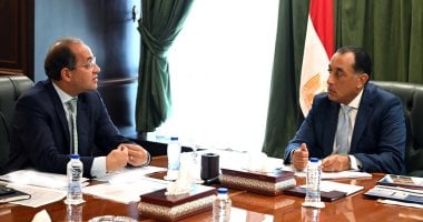 رئيس الوزراء يُتابع مع وزير المالية موقف سداد المستحقات المتأخرة للمصدرين
