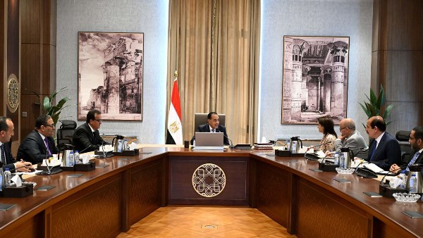 رئيس الوزراء يلتقي المدير الإقليمي لمنظمة الصحة العالمية في الشرق الأوسط