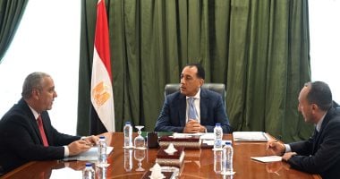 رئيس الوزراء يستعرض مع رئيس الهيئة الوطنية للصحافة عددا من الموضوعات والملفات
