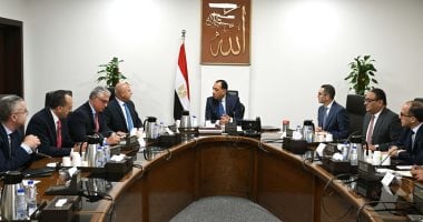 رئيس الوزراء يتابع الإجراءات التنفيذية لتوطين صناعة السيارات الكهربائية