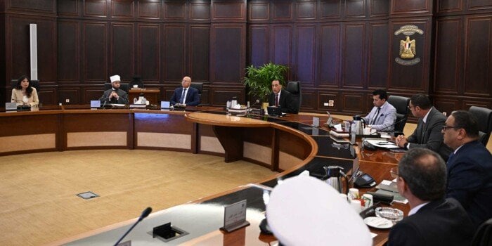 رئيس الوزراء يواصل متابعة إجراءات مواجهة حوادث الطريق الدائري الإقليمي