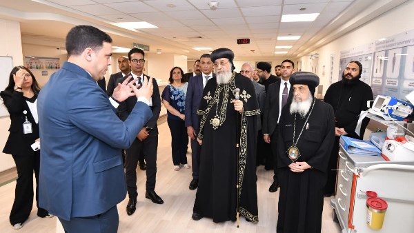 زيارة البابا تواضروس لمستشفى أهل مصر تعزز العمل الإنساني