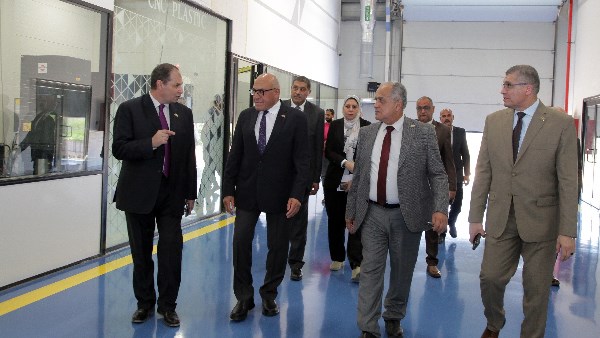 زيارة رئيس العربية للتصنيع لمصنع مستلزمات جراحة العظام التجريبي
اجتياز التشغيل التجريبي لمصنع مستلزمات جراحة العظام برئاسة مختار عبد اللطيف
تفقد مختار عبد اللطيف لمراحل التشغيل التجريبي لمصنع مستلزمات جراحة العظام
مراحل التشغيل التجريبي لمصنع مستلزمات جراحة العظام تحت إشراف رئيس العربية للتصنيع
أداء مصنع مستلزمات جراحة العظام التجريبي محور زيارة مختار عبد اللطيف