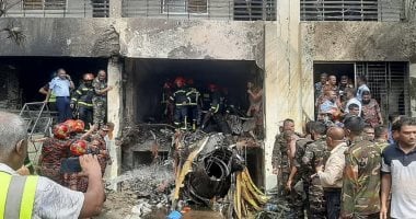 119 شخصا ضحايا سقوط طائرة على حرم مدرسة وكلية فى بنجلاديش.. صور