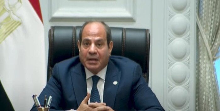 شاحنات مساعدات ضخمة تتأهب لدخول غزة بزعامة الرئيس السيسي