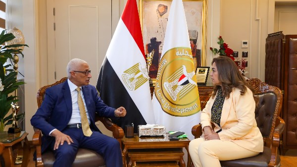شمال سيناء تبدأ تنفيذ مشاريع الخطة الاستثمارية الجديدة
جهود وزيرة التنمية المحلية تعزز مشاريع شمال سيناء
محافظ شمال سيناء يلتقي وزيرة التنمية لمناقشة الاستثمارات الجديدة
