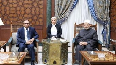 شيخ الأزهر يتناول مع سفير كمبوديا تعزيز التعاون العلمي والدعوي